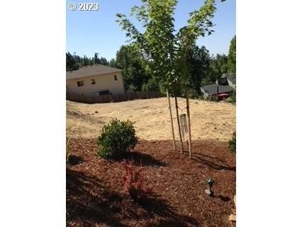 Eugene, OR 97405,colony Oaks DR