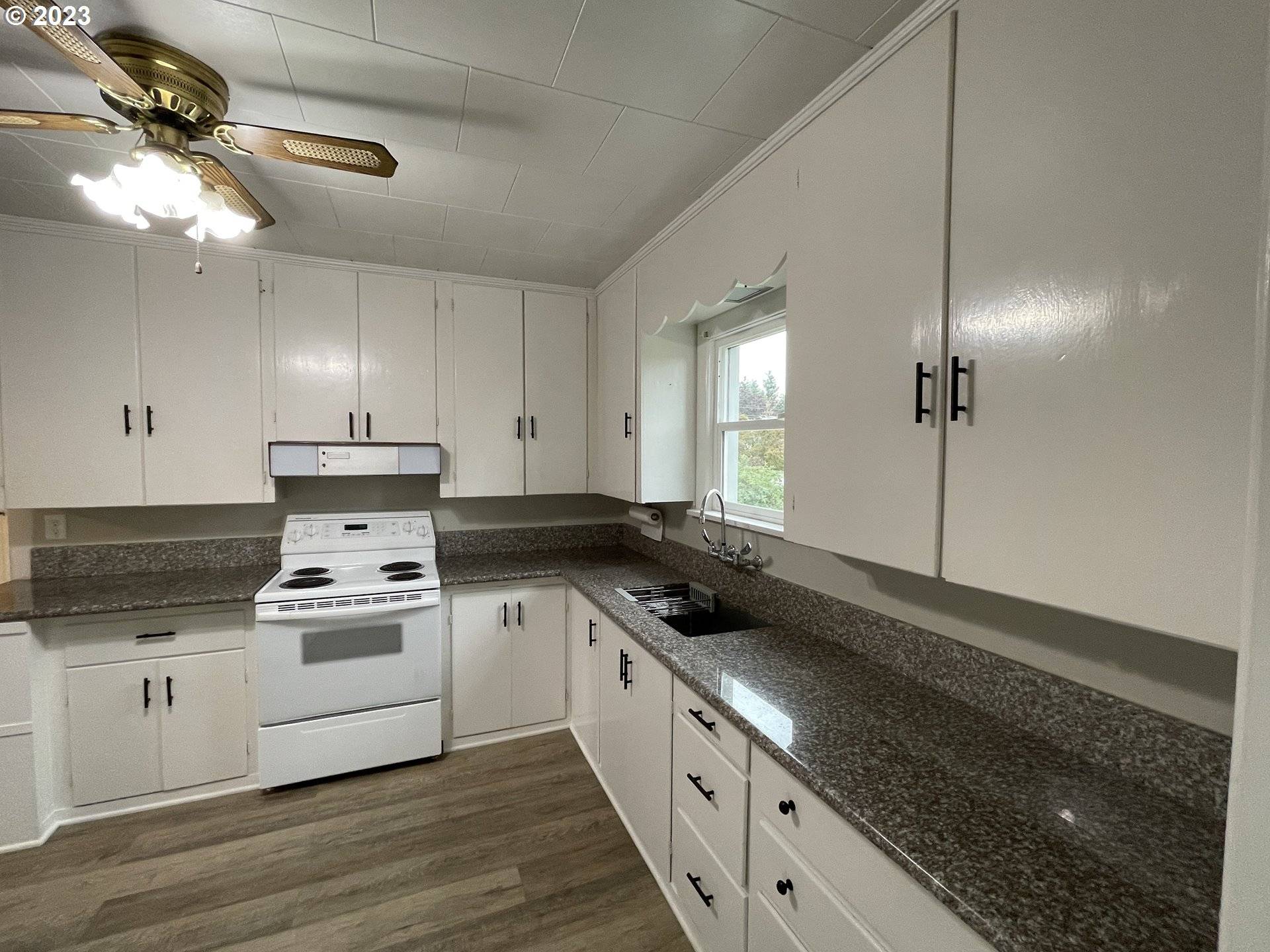 464 SE HANKEL ST, Dallas, OR 97338