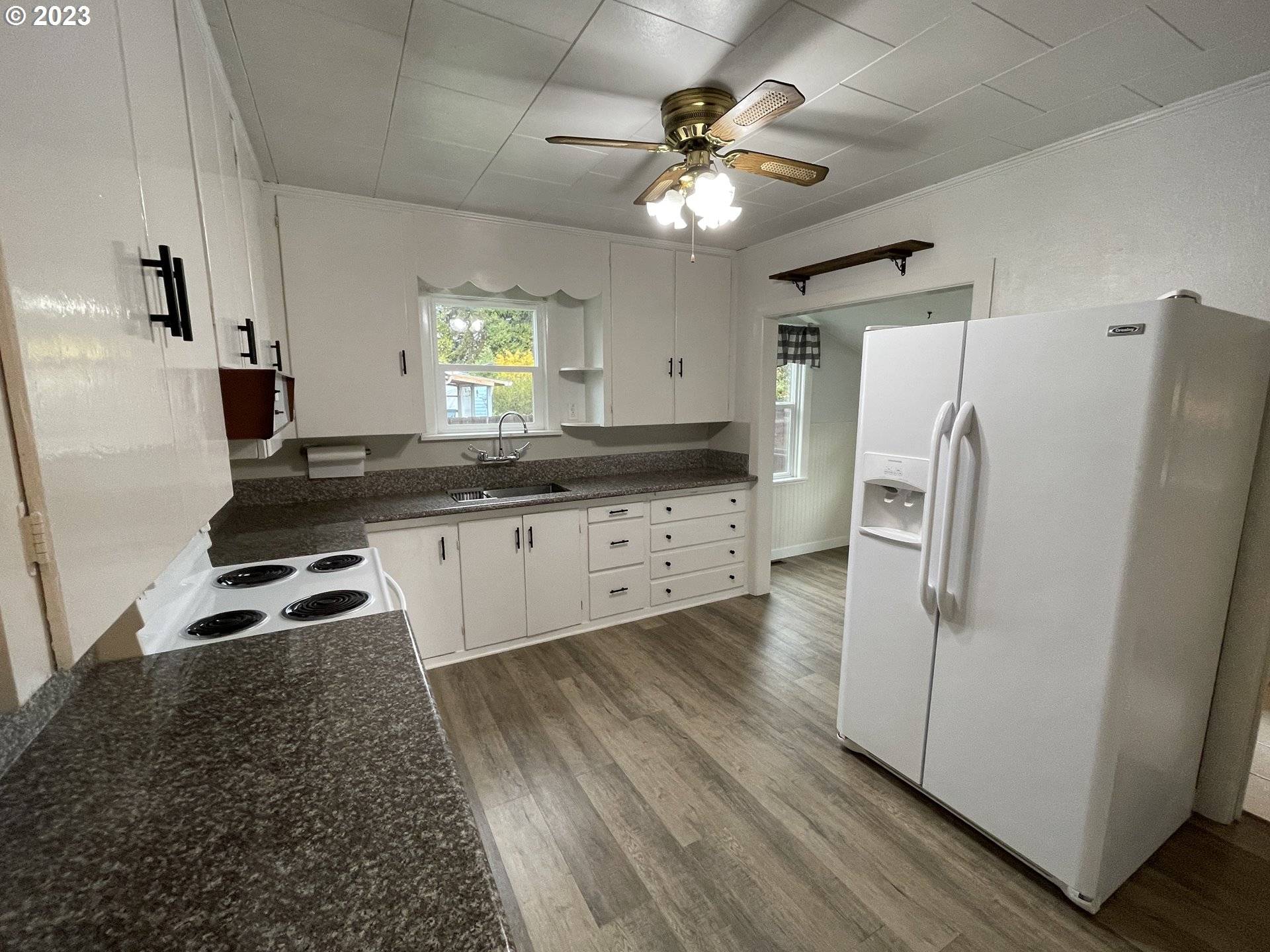 464 SE HANKEL ST, Dallas, OR 97338