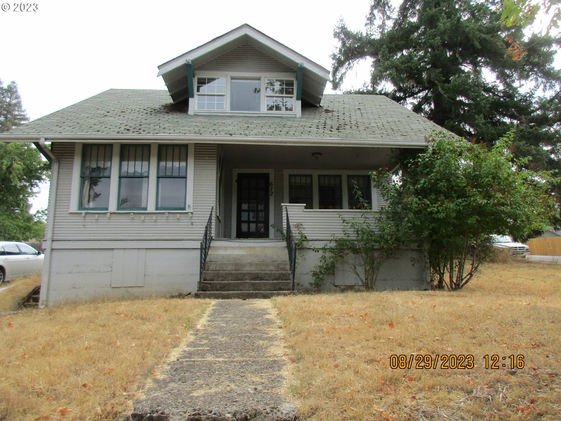 Sutherlin, OR 97479,612 N STATE ST