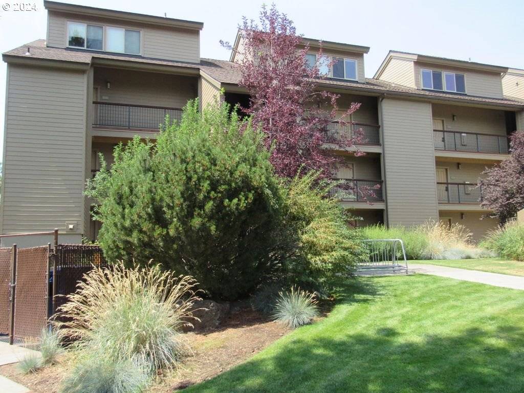 Bend, OR 97702,18575 SW CENTURY DR #1721&22