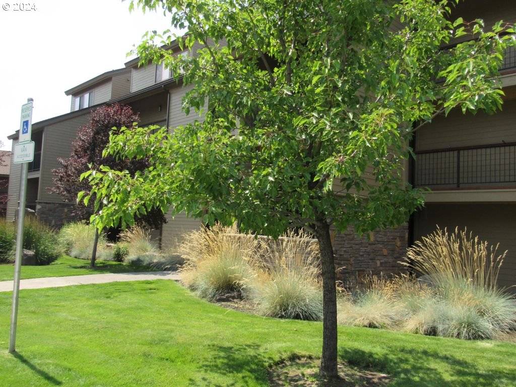 Bend, OR 97702,18575 SW CENTURY DR #1721&22