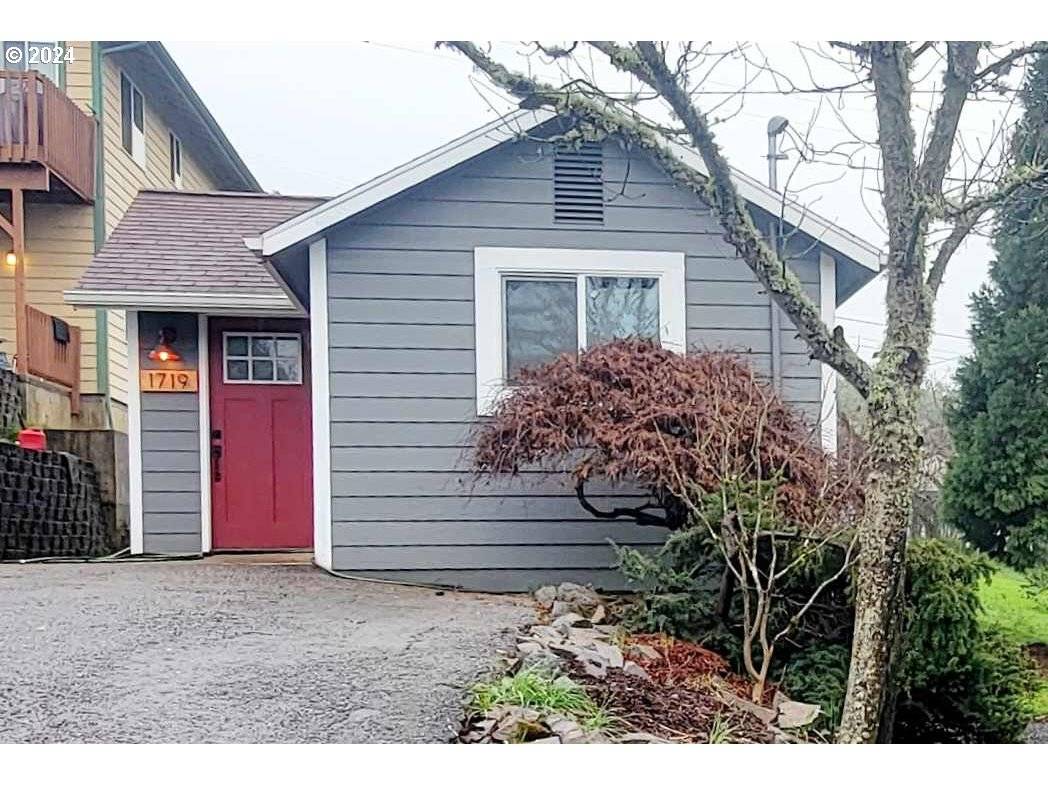 Roseburg, OR 97470,1719 SE GILES ST