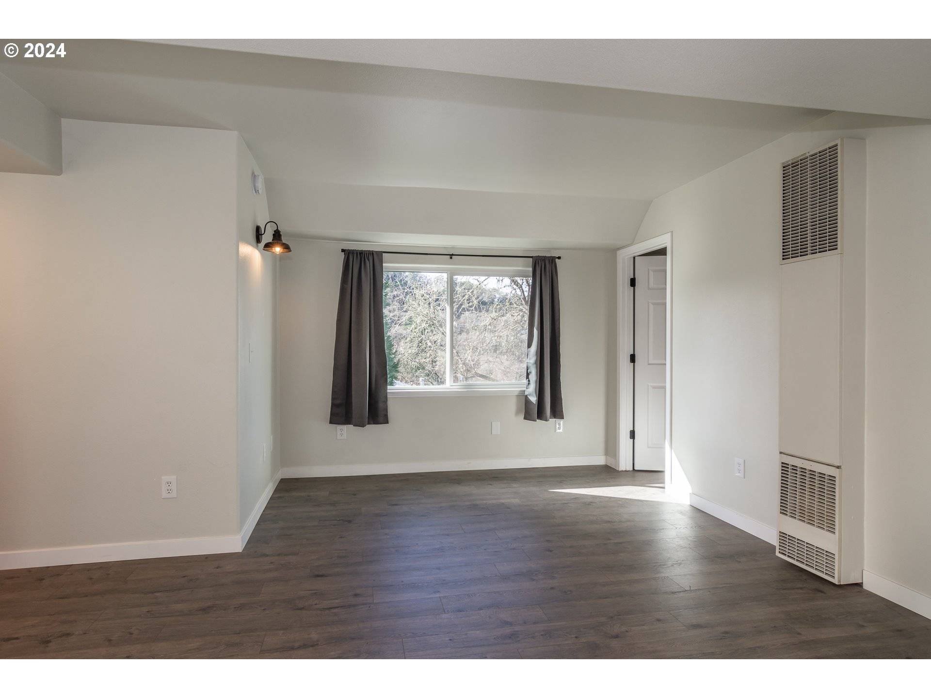 Roseburg, OR 97470,1719 SE GILES ST