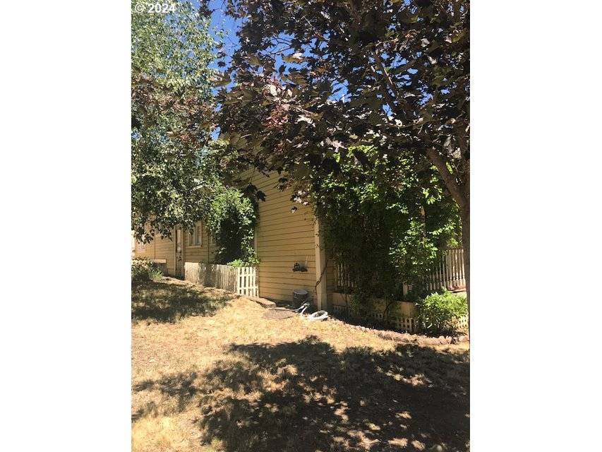 Gold Hill, OR 97525,583 N 5TH AVE