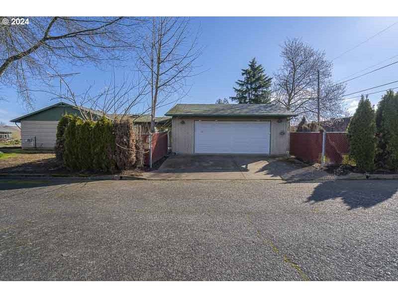 Woodburn, OR 97071,1680 RAINIER RD #1