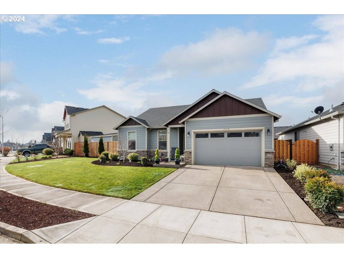 Woodburn, OR 97071,1233 DAYLILY ST