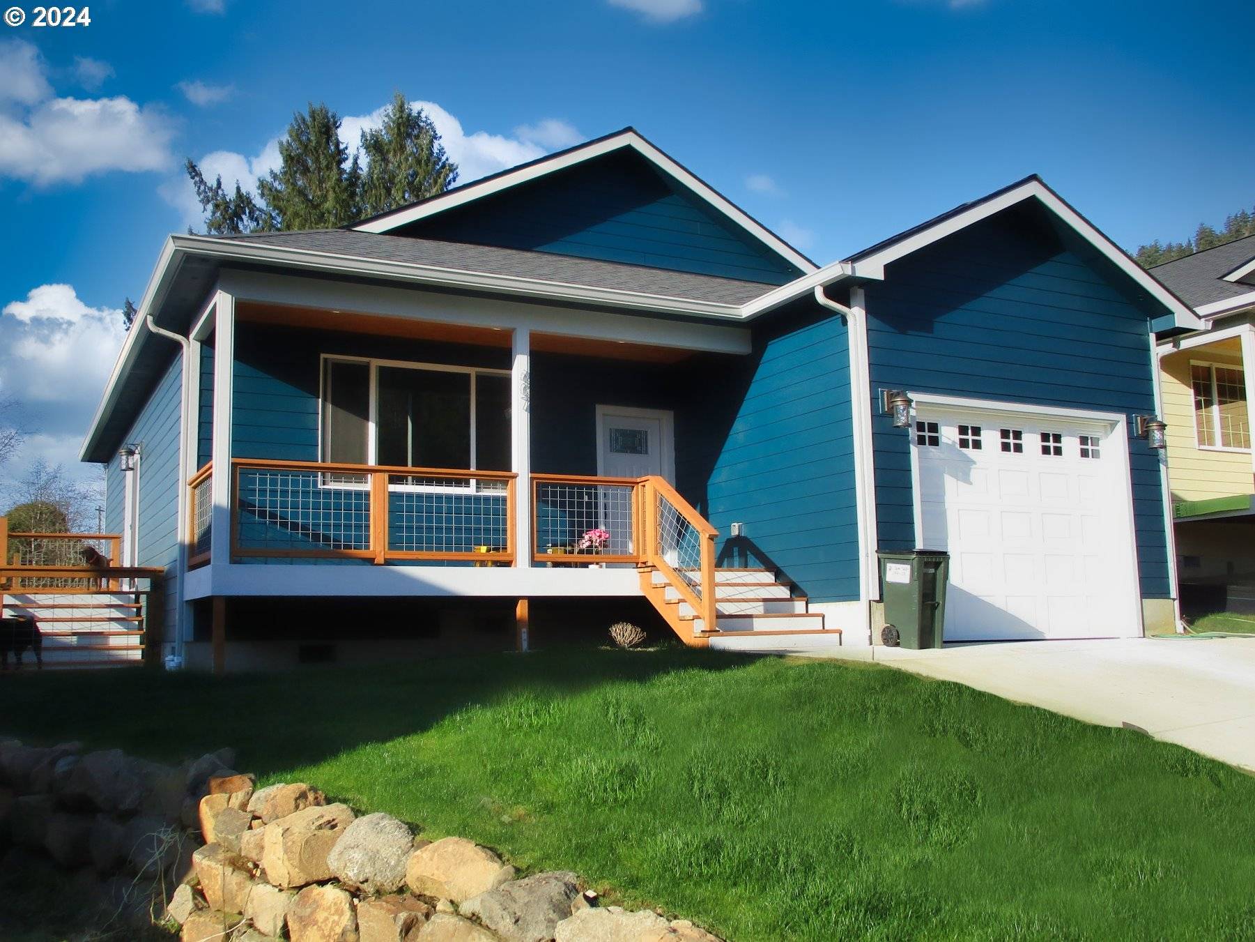 Garibaldi, OR 97118,607 VINE MAPLE LN