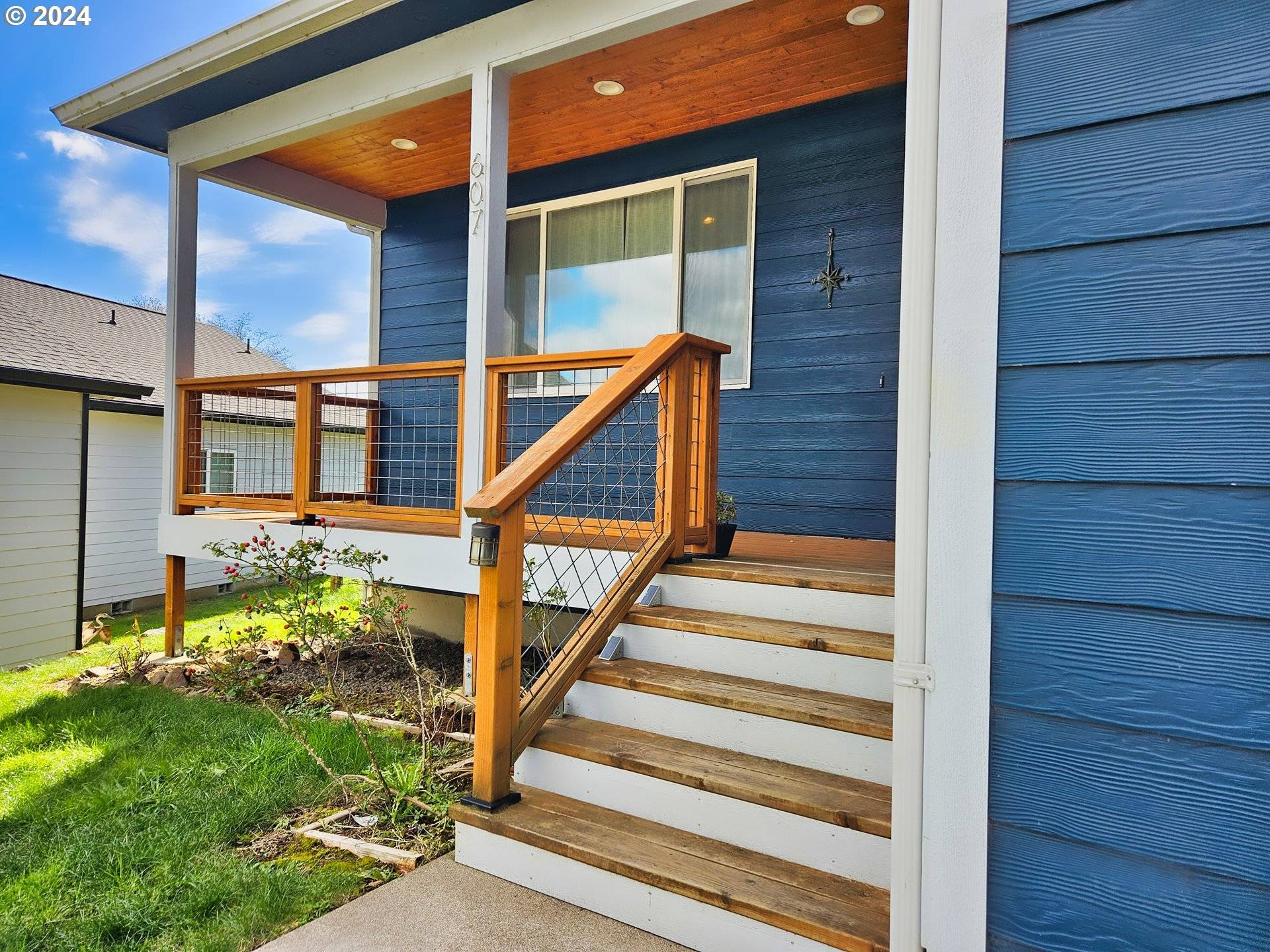 Garibaldi, OR 97118,607 VINE MAPLE LN