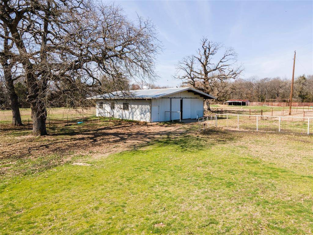 Kemp, TX 75143,805 County Road 2404