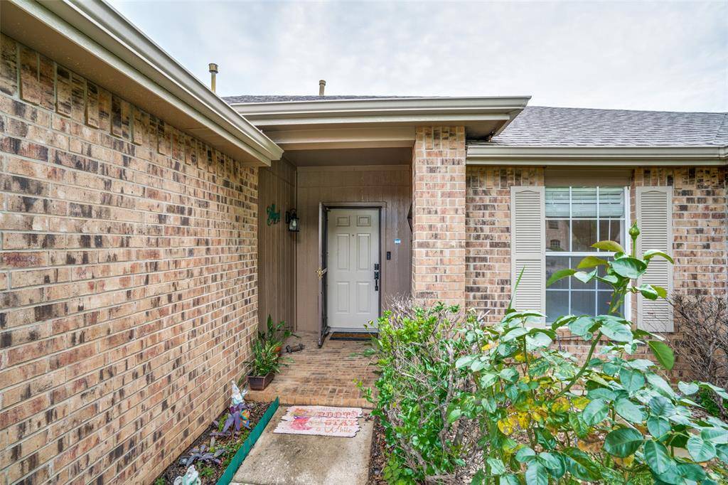 Saginaw, TX 76131,926 Silver Streak Drive