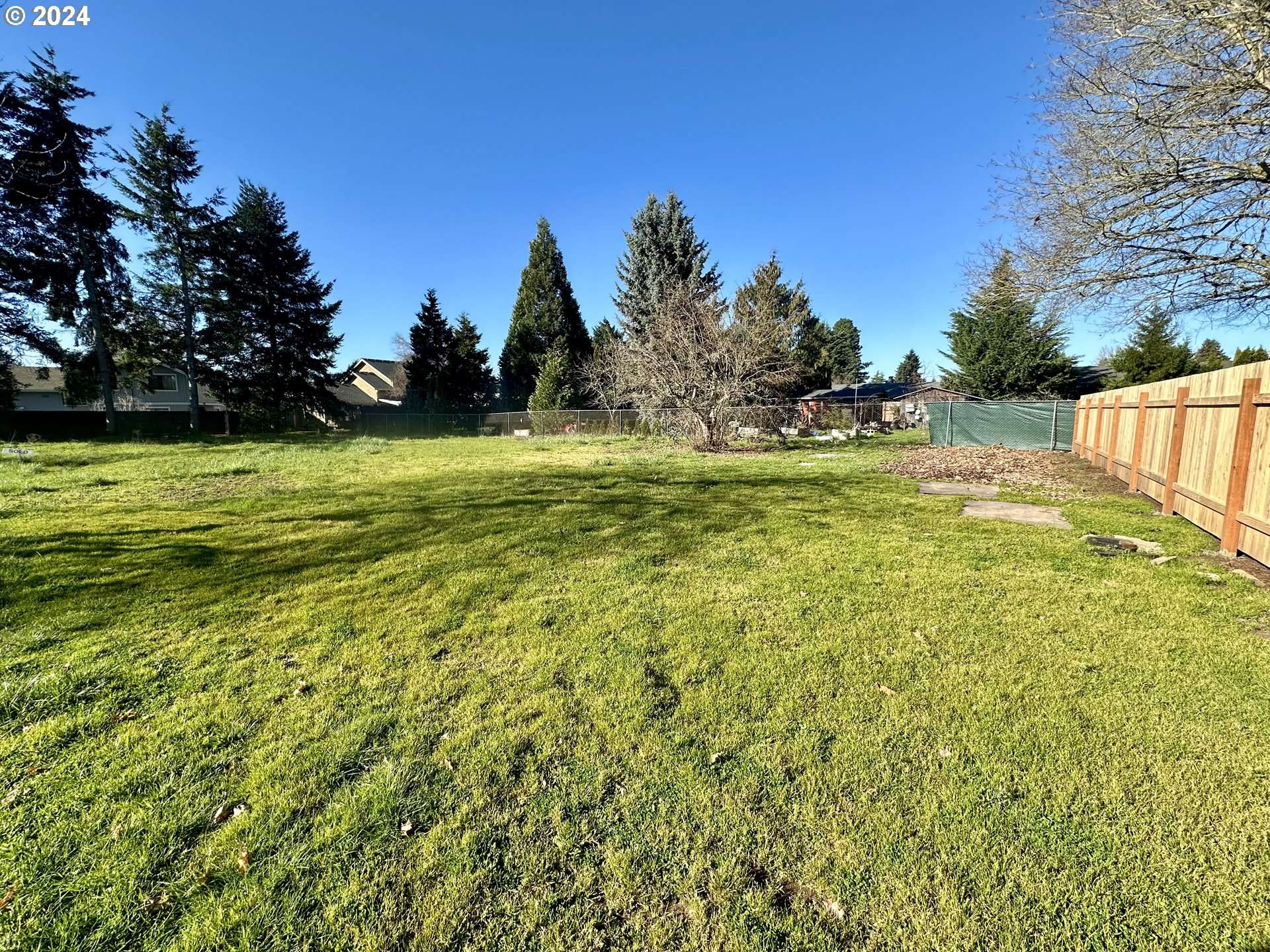 Eugene, OR 97402,2076 W IRWIN LOT 2 WAY