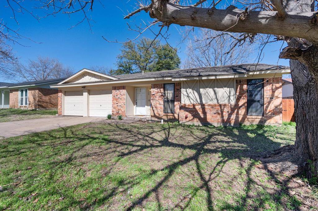 Burleson, TX 76028,520 Jayellen Avenue