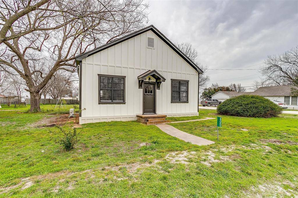 Bynum, TX 76631,405 White Avenue