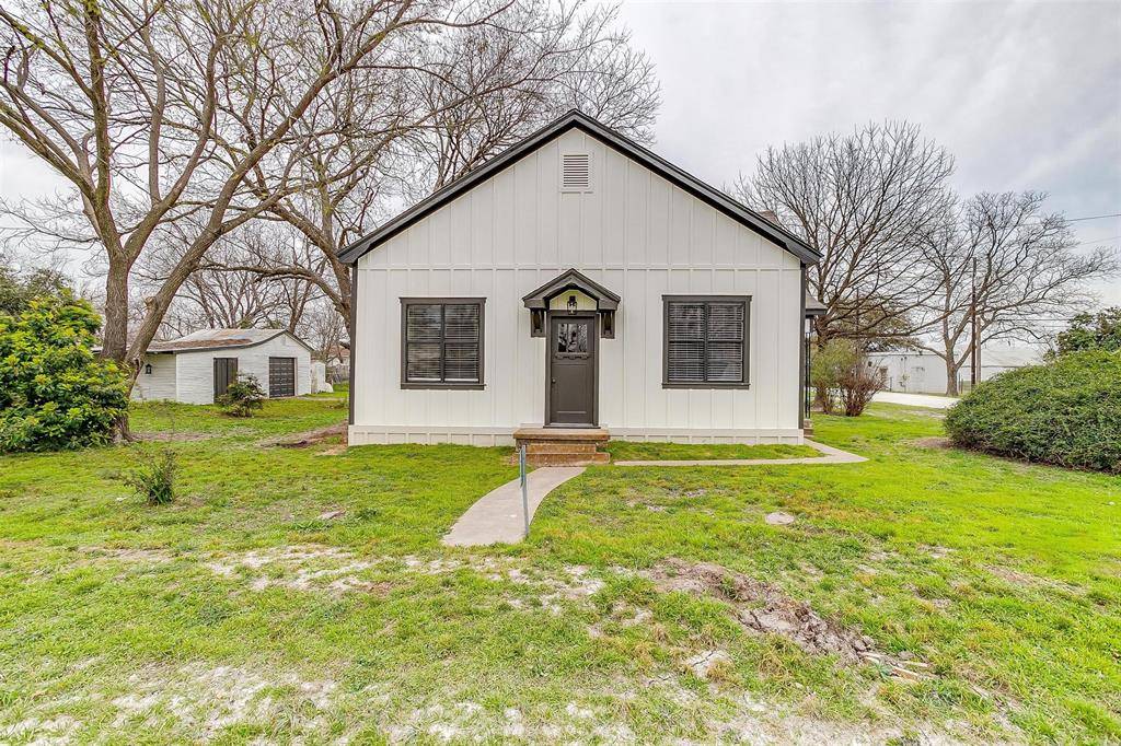 Bynum, TX 76631,405 White Avenue