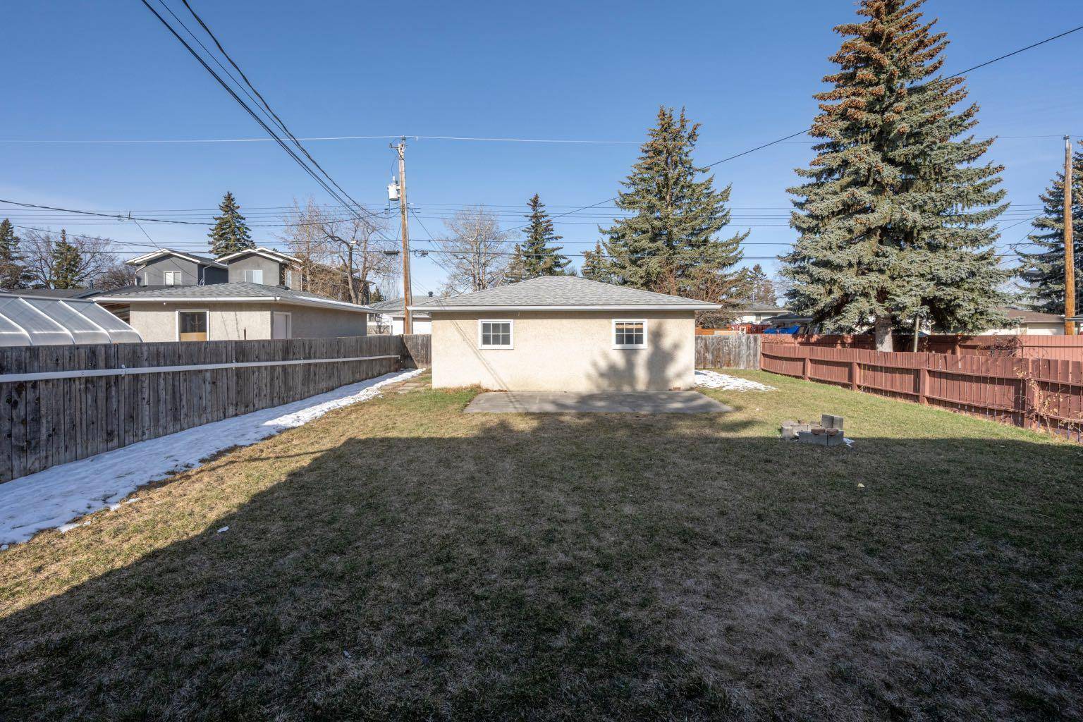 Calgary, AB T3E 3K7,2823 41 ST SW