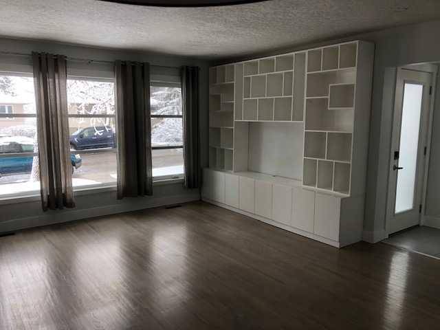 Calgary, AB T3E 3K7,2809 41 ST SW