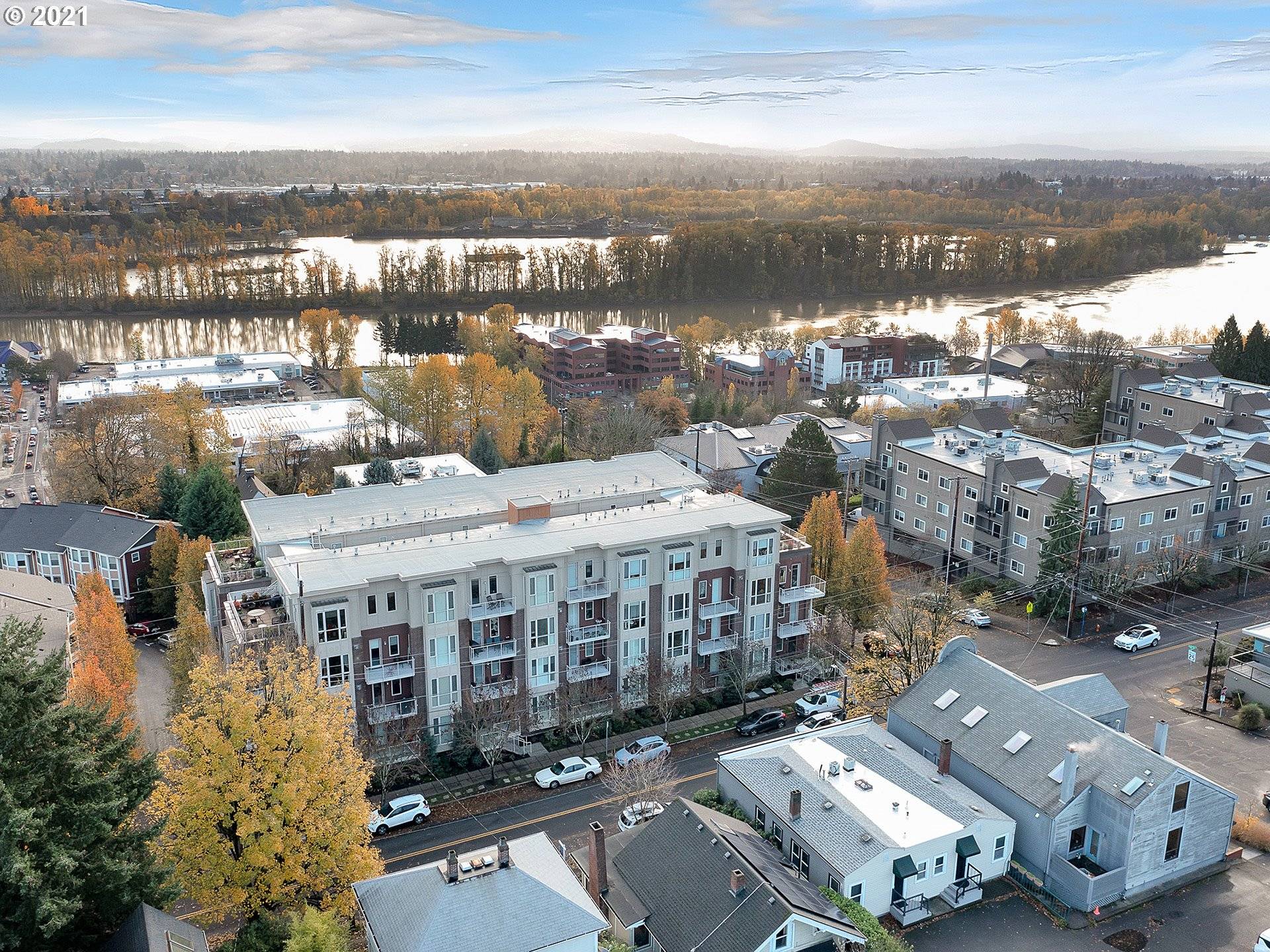 Portland, OR 97239,4280 S CORBETT AVE #102