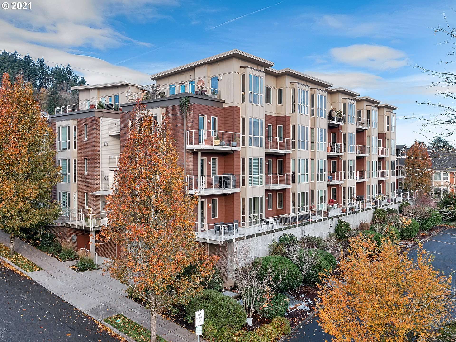 Portland, OR 97239,4280 S CORBETT AVE #102