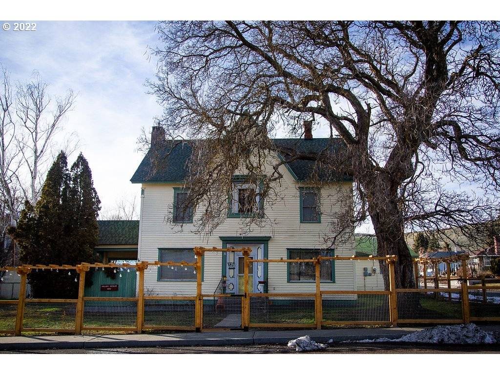 Dufur, OR 97021,381 N MAIN ST