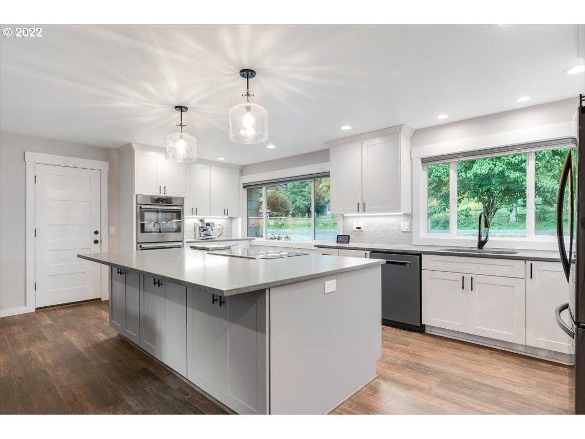 Corbett, OR 97019,527 NE 365TH AVE