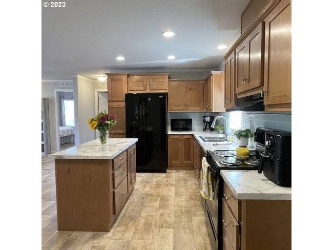 Roseburg, OR 97470,124 DESCHUTES LN