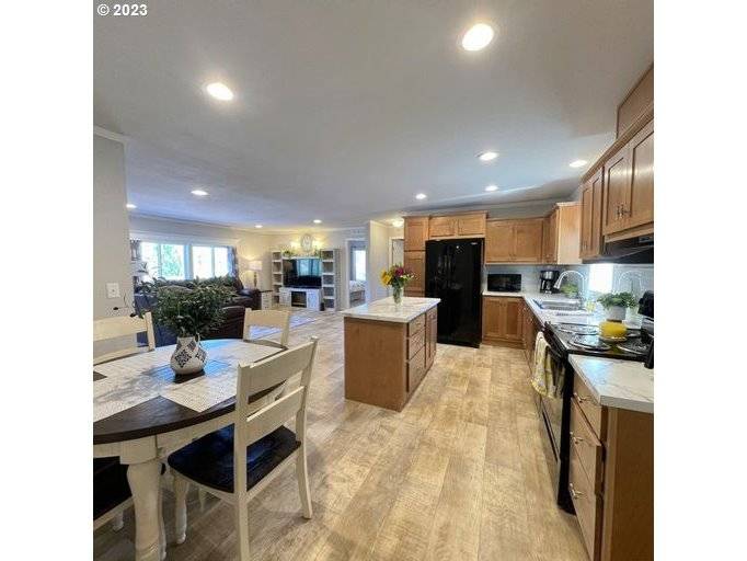 Roseburg, OR 97470,124 DESCHUTES LN