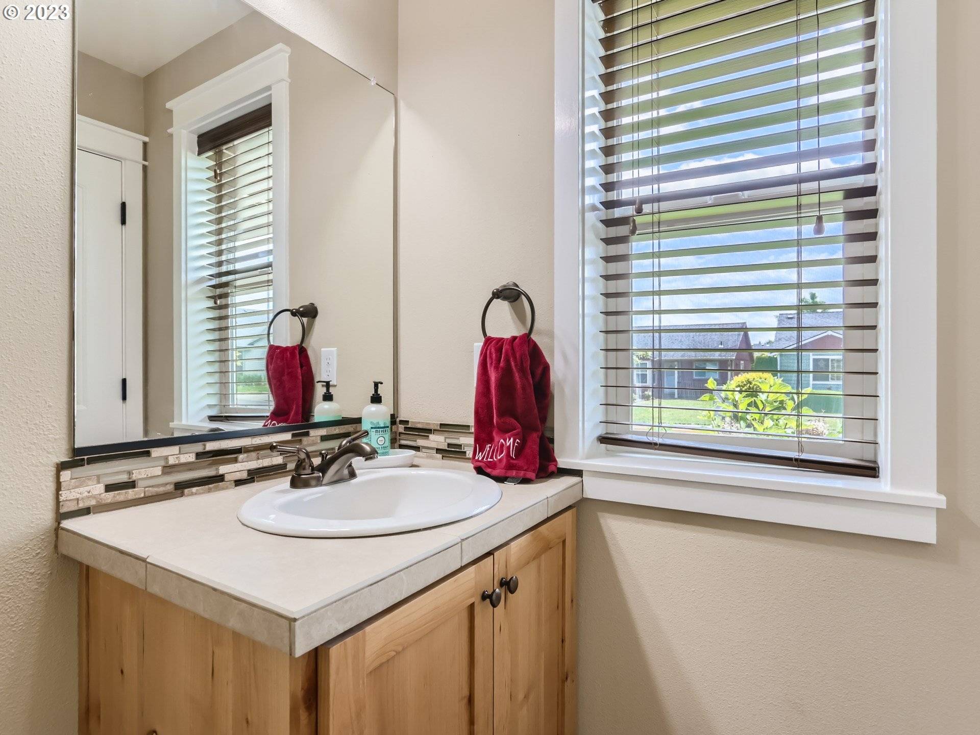 Lafayette, OR 97127,966 E 15TH ST