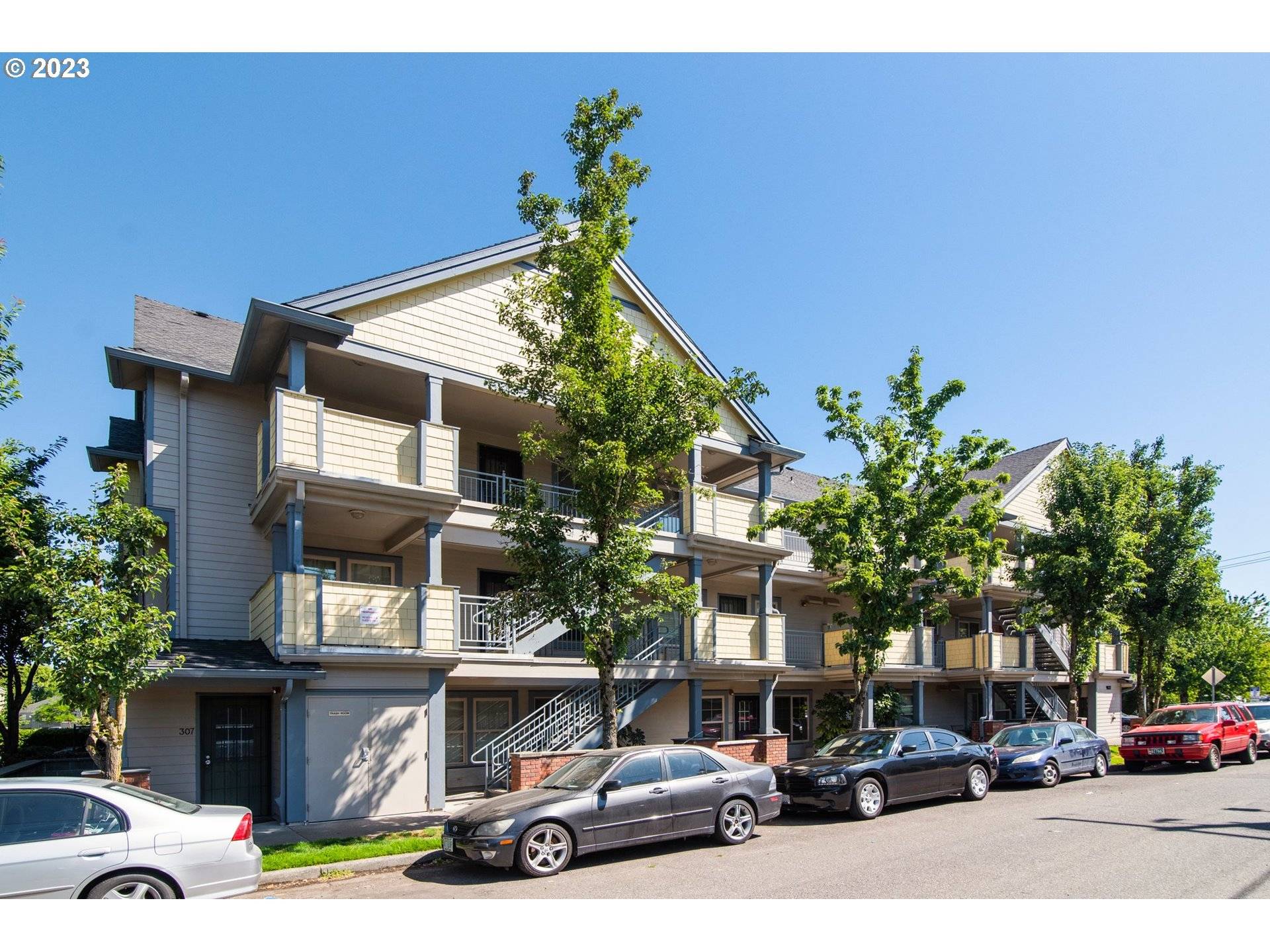 Portland, OR 97220,9837 NE IRVING ST #305