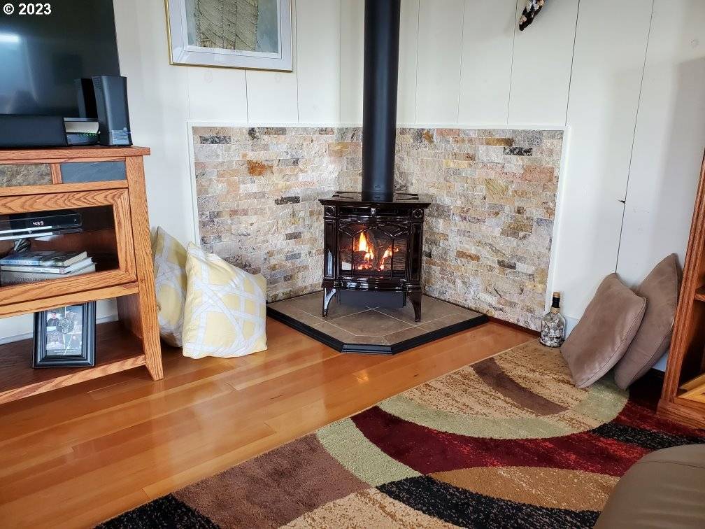 Garibaldi, OR 97118,304 2ND ST