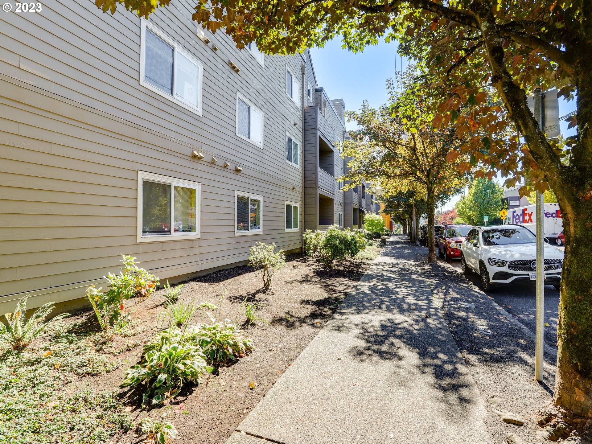 Portland, OR 97239,4320 S CORBETT AVE #217