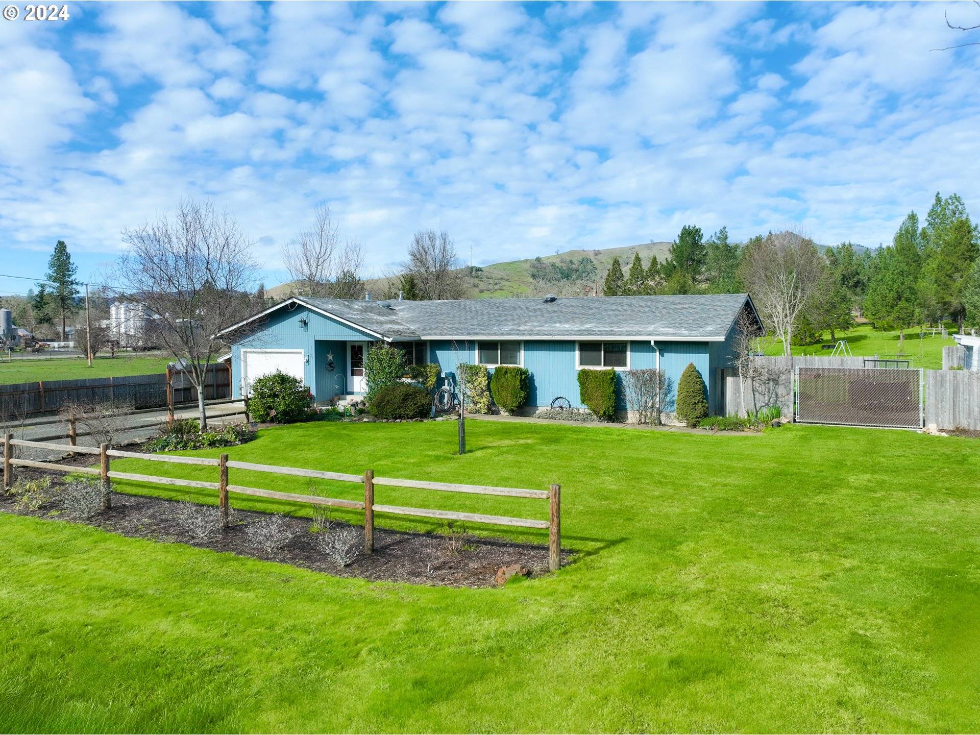 Roseburg, OR 97470,156 FAWN DR