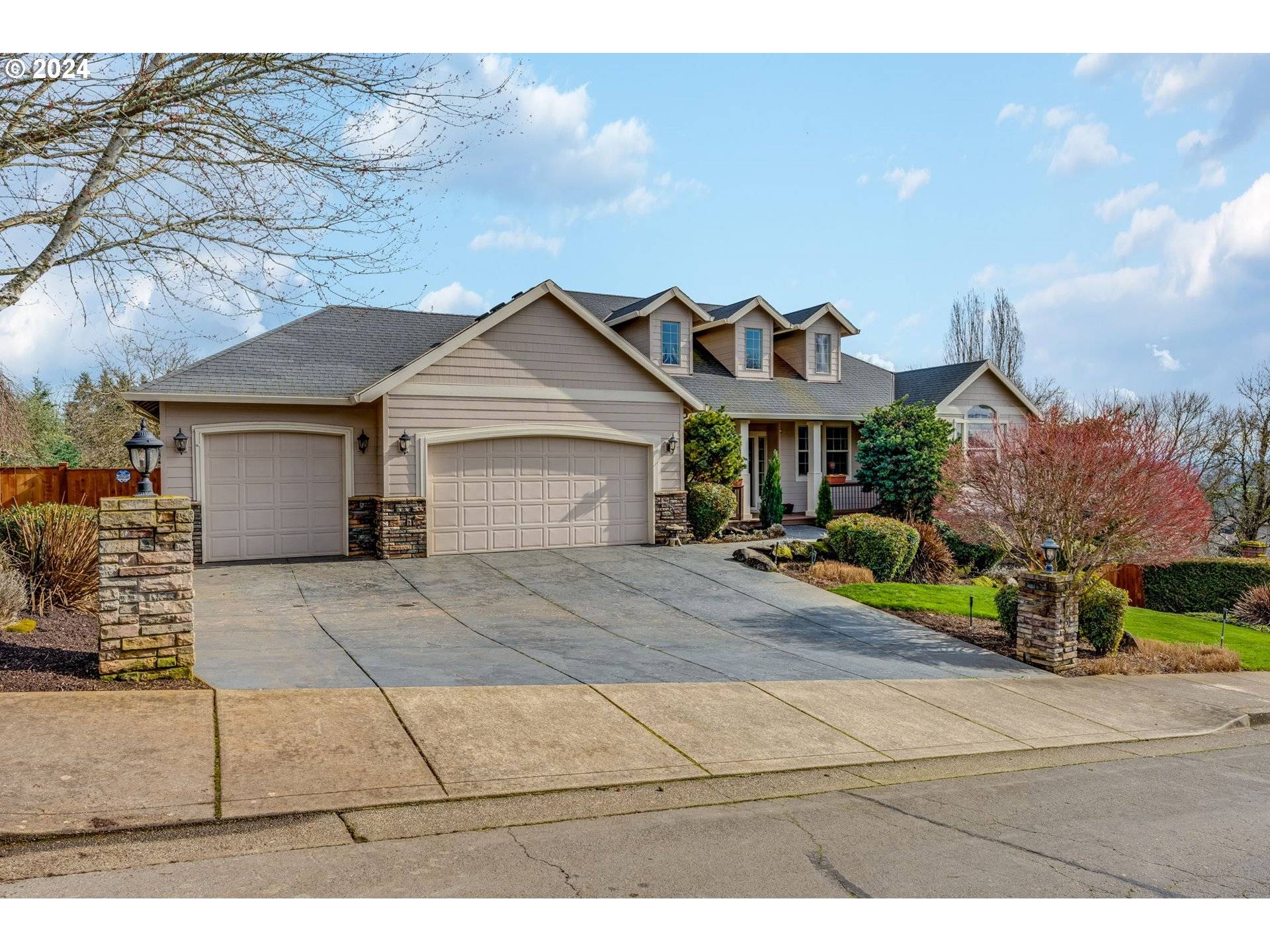 Dundee, OR 97115,875 SW VIEW CREST DR