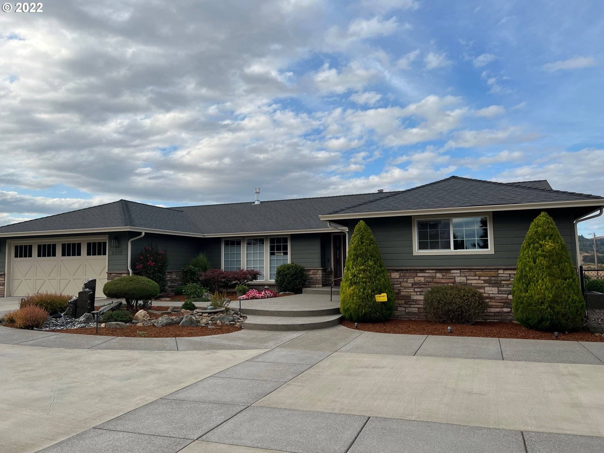 Roseburg, OR 97471,5895 GARDEN VALLEY RD