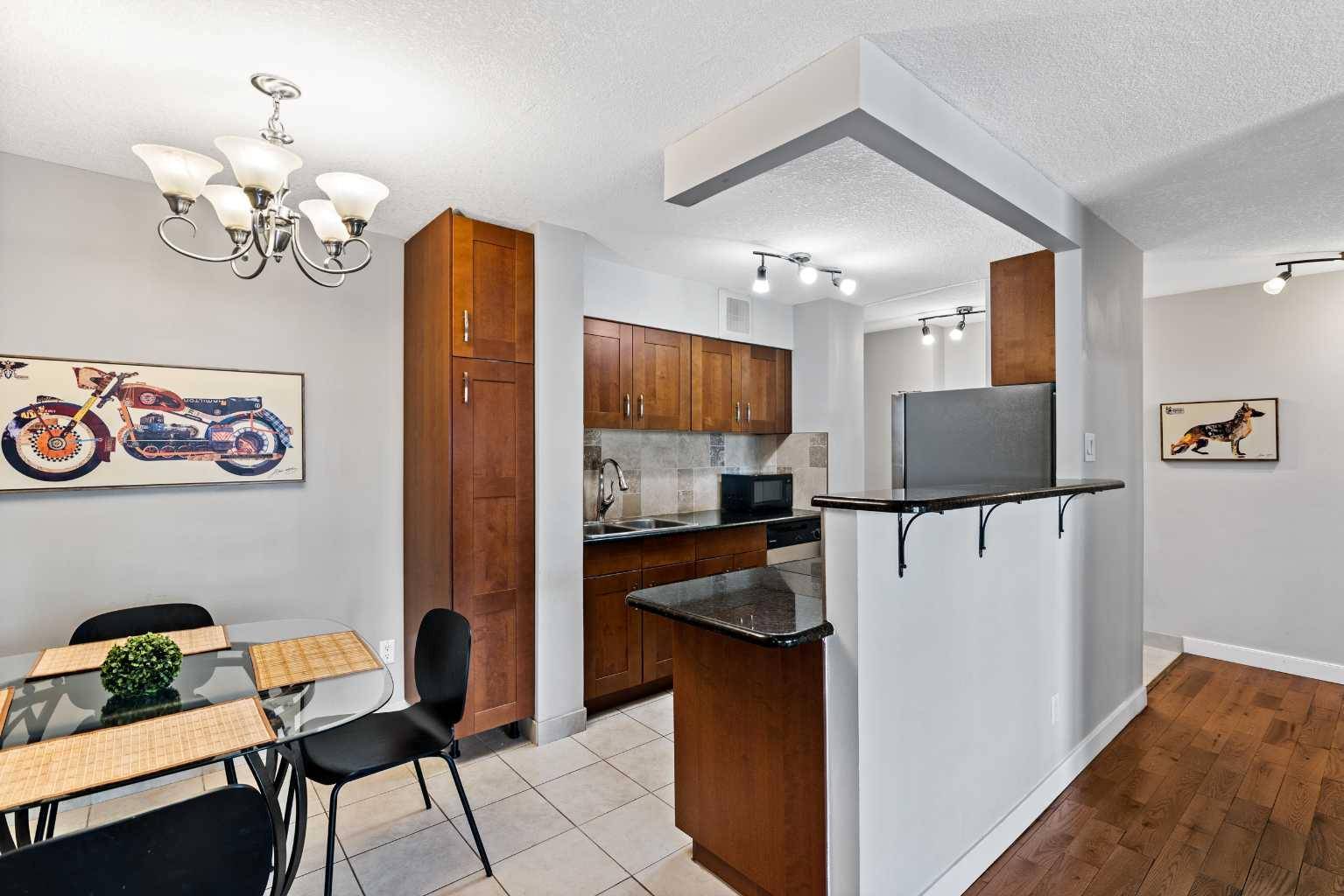 Calgary, AB T2P 0G7,738 3 AVE SW #1112