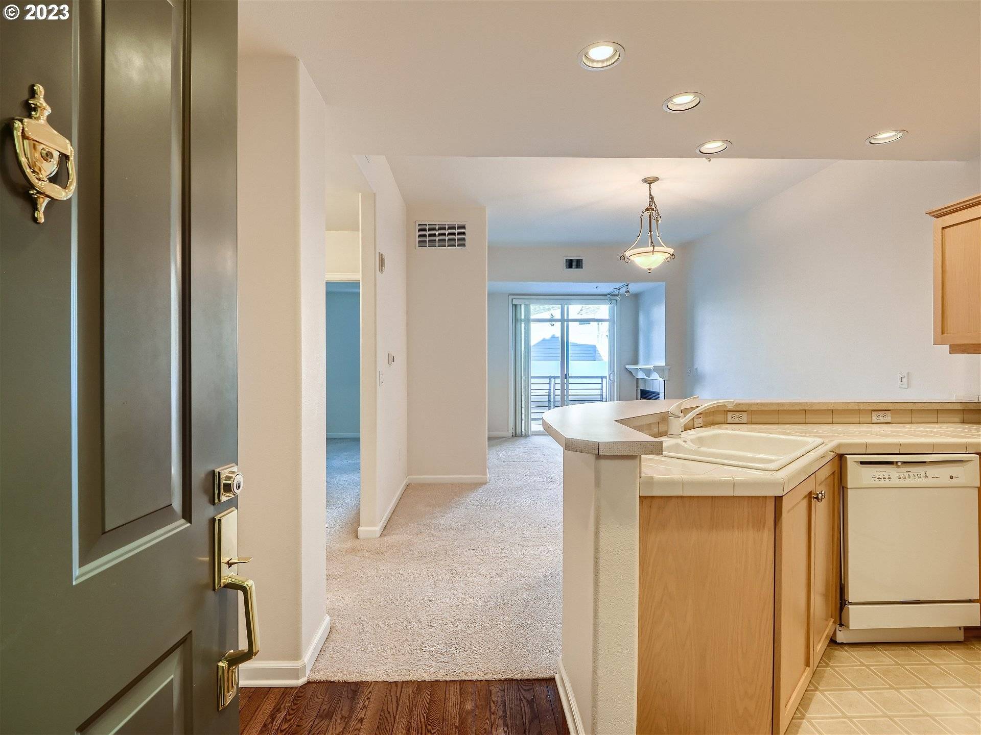 Portland, OR 97229,4884 NW PROMENADE TER #206