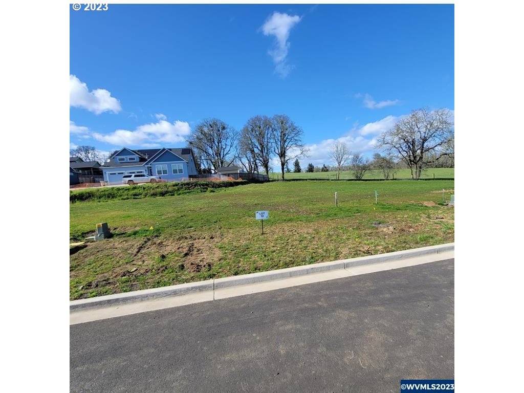 Dallas, OR 97338,584 NE Fern AVE #12