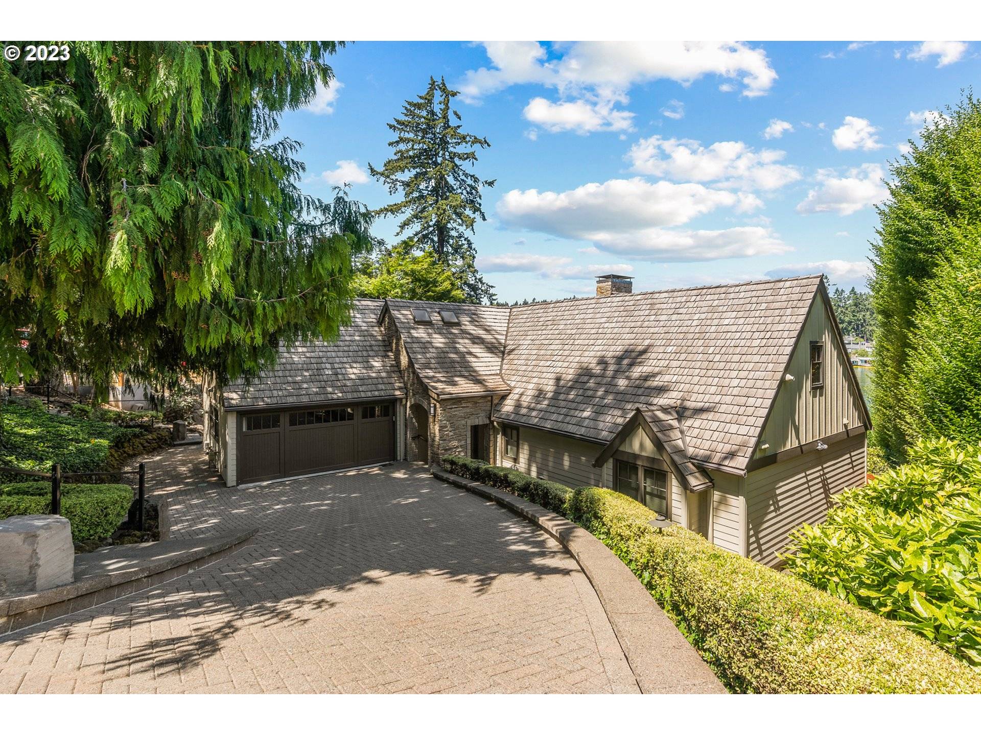 Lake Oswego, OR 97034,445 NORTHSHORE RD