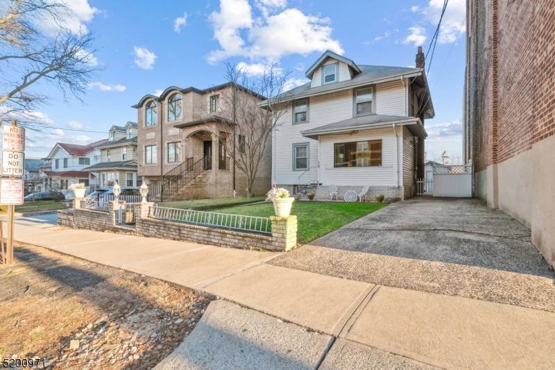 Palisades Park Boro, NJ 07650,15 Henry Ave