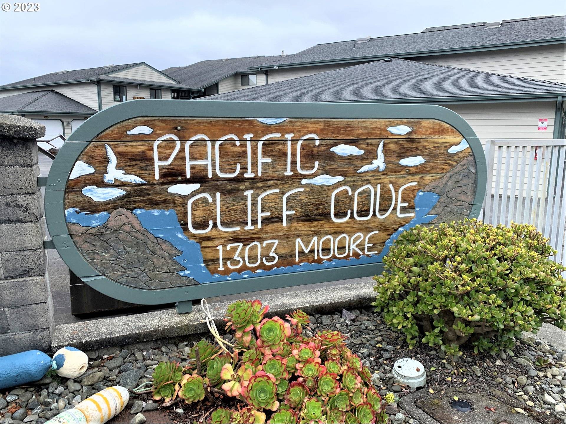 Brookings, OR 97415,1303 MOORE ST #302