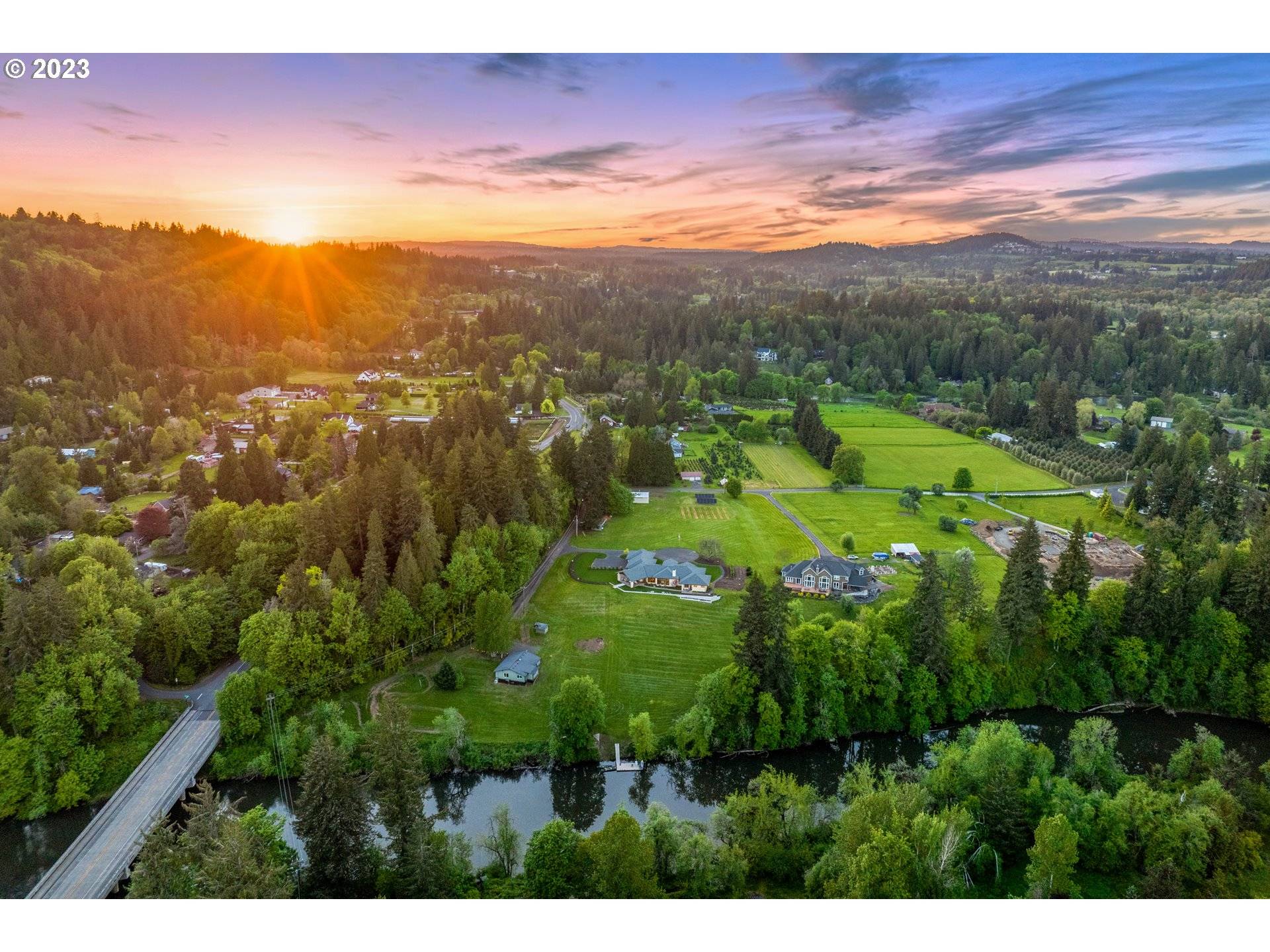 West Linn, OR 97068,405 MIKEN LN
