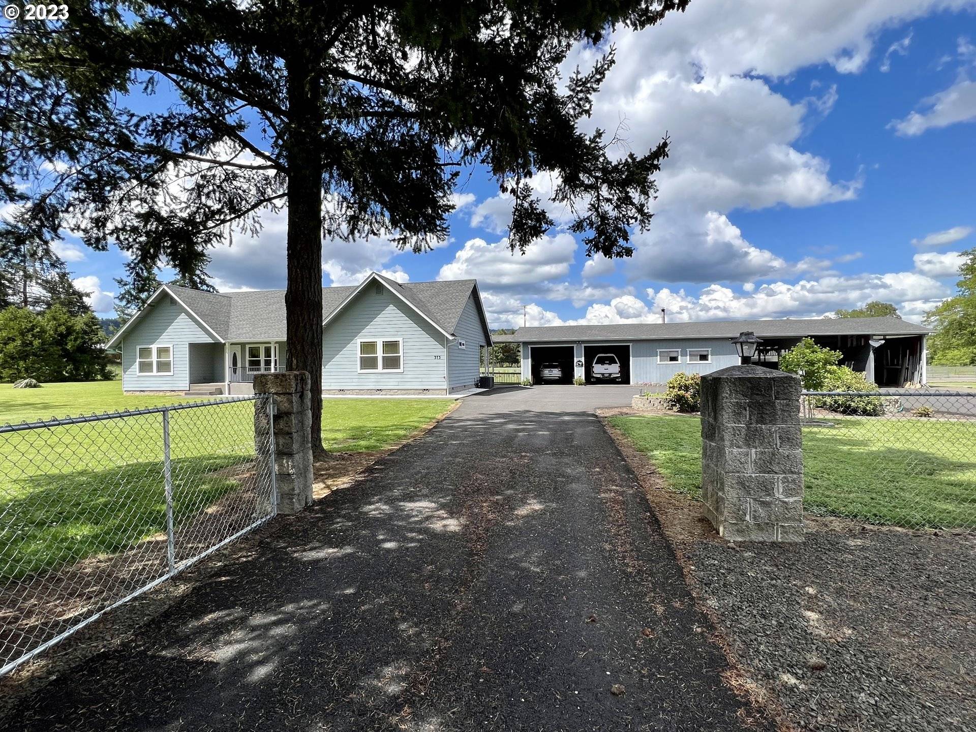 Roseburg, OR 97471,373 DAIRY LOOP RD