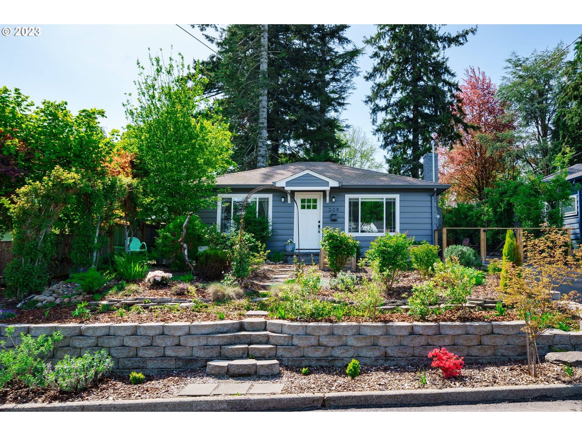 Gresham, OR 97030,209 NW NORMAN AVE