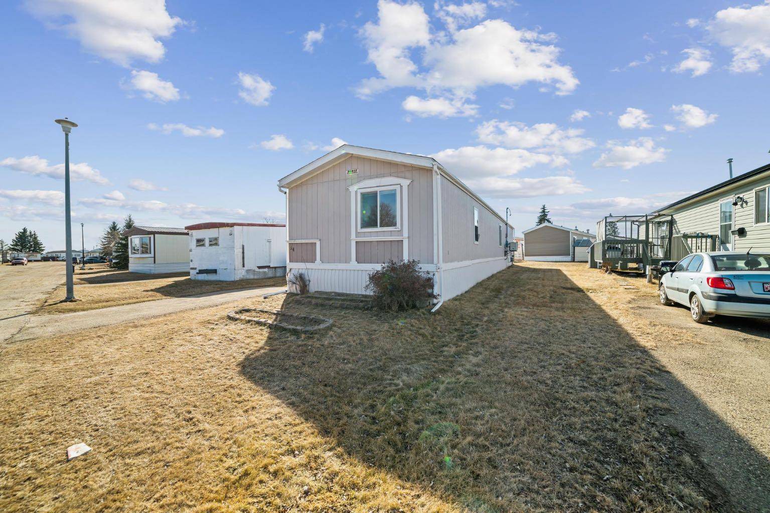 Camrose, AB T4V 3A5,4802 54 AVE #54