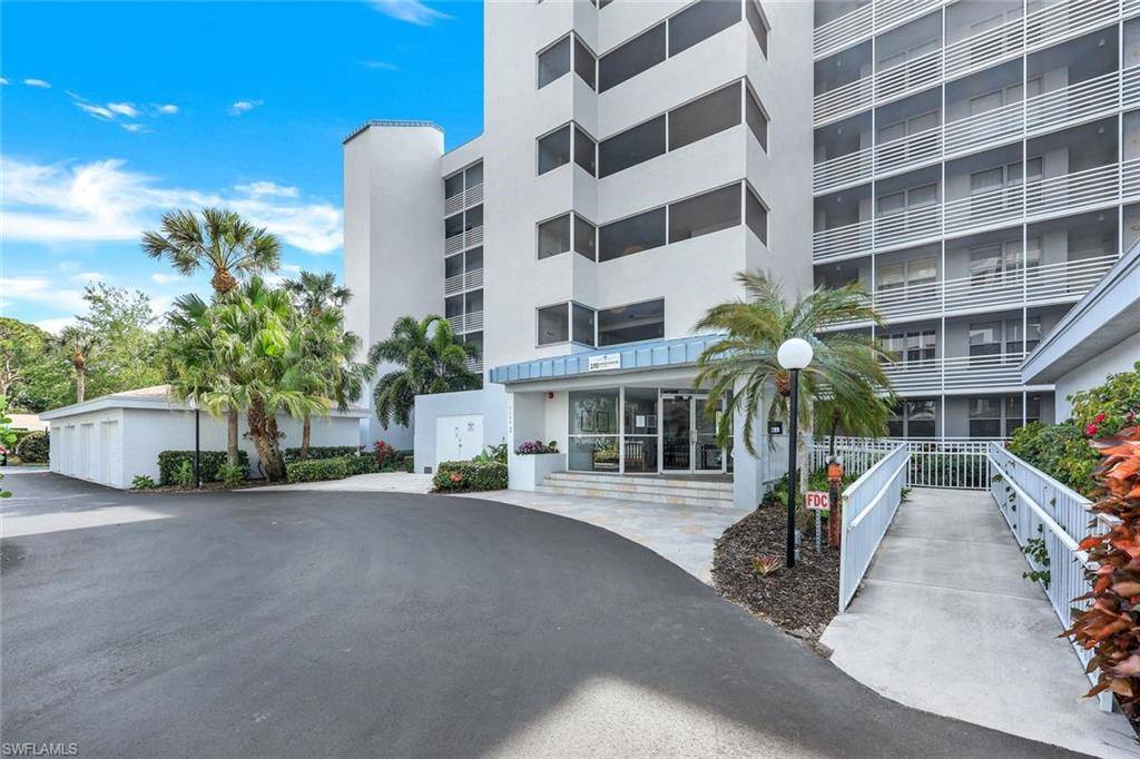 Naples, FL 34110,270 Naples Cove DR 3306