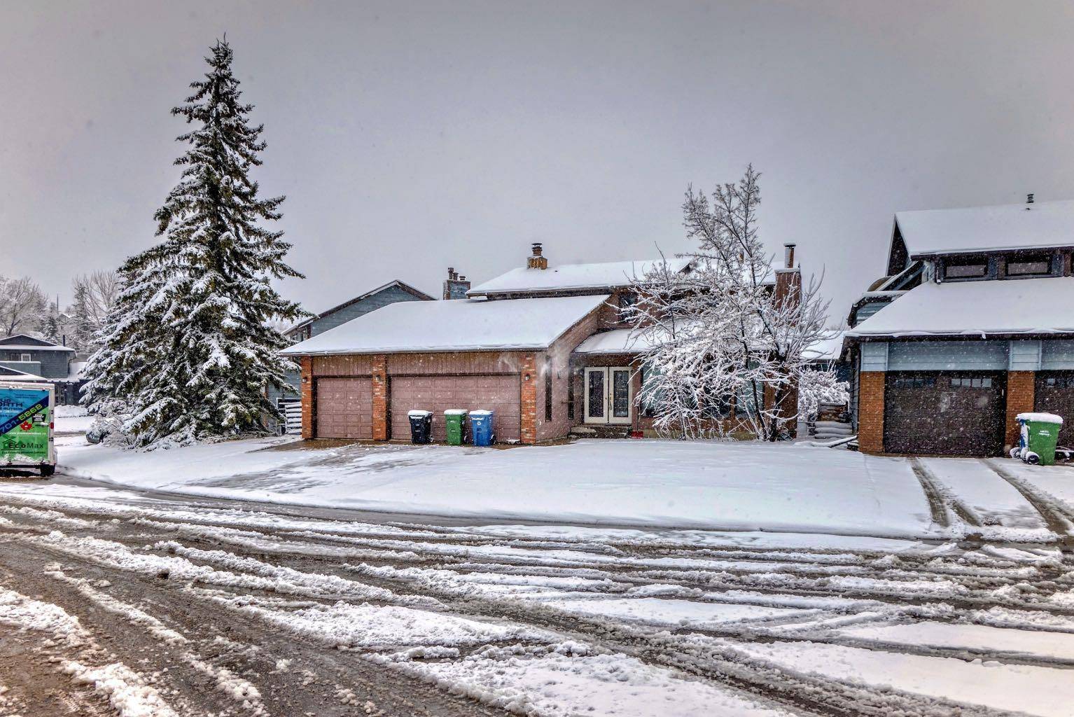 Calgary, AB T3G 2A4,535 Ranch Estates Bay NW