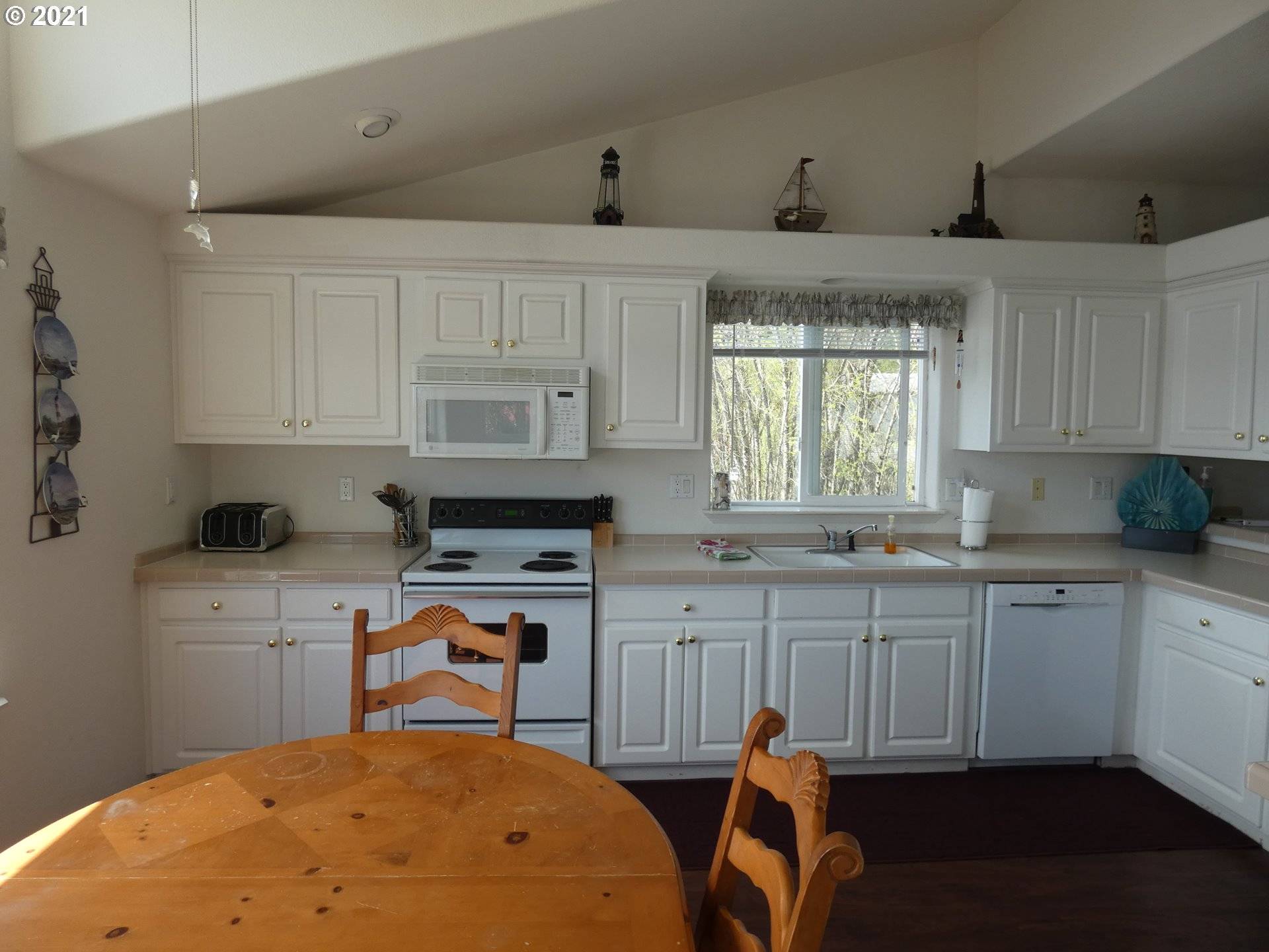 Garibaldi, OR 97118,8905 GRANT ST