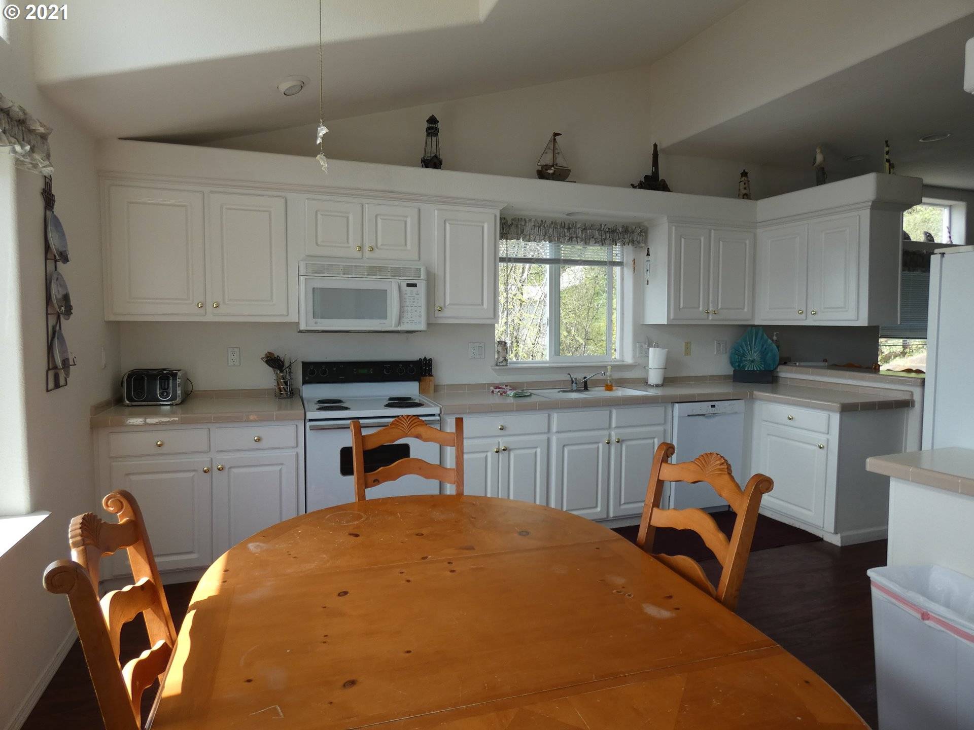 Garibaldi, OR 97118,8905 GRANT ST