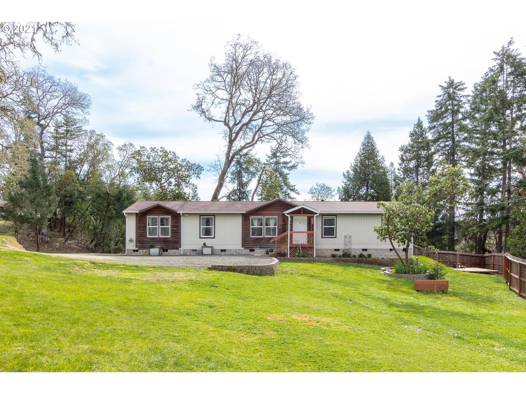 Roseburg, OR 97471,697 ROSEWOOD DR