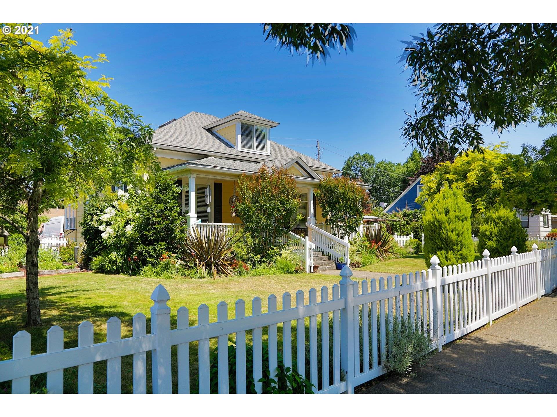 386 NW 3RD AVE, Canby, OR 97013